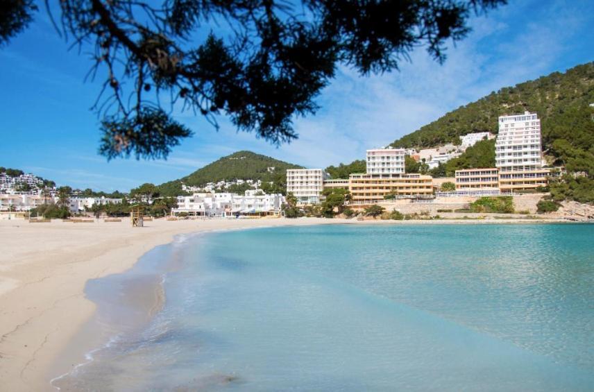 Apartamentos Ses Veles Cala Llonga  Exteriör bild