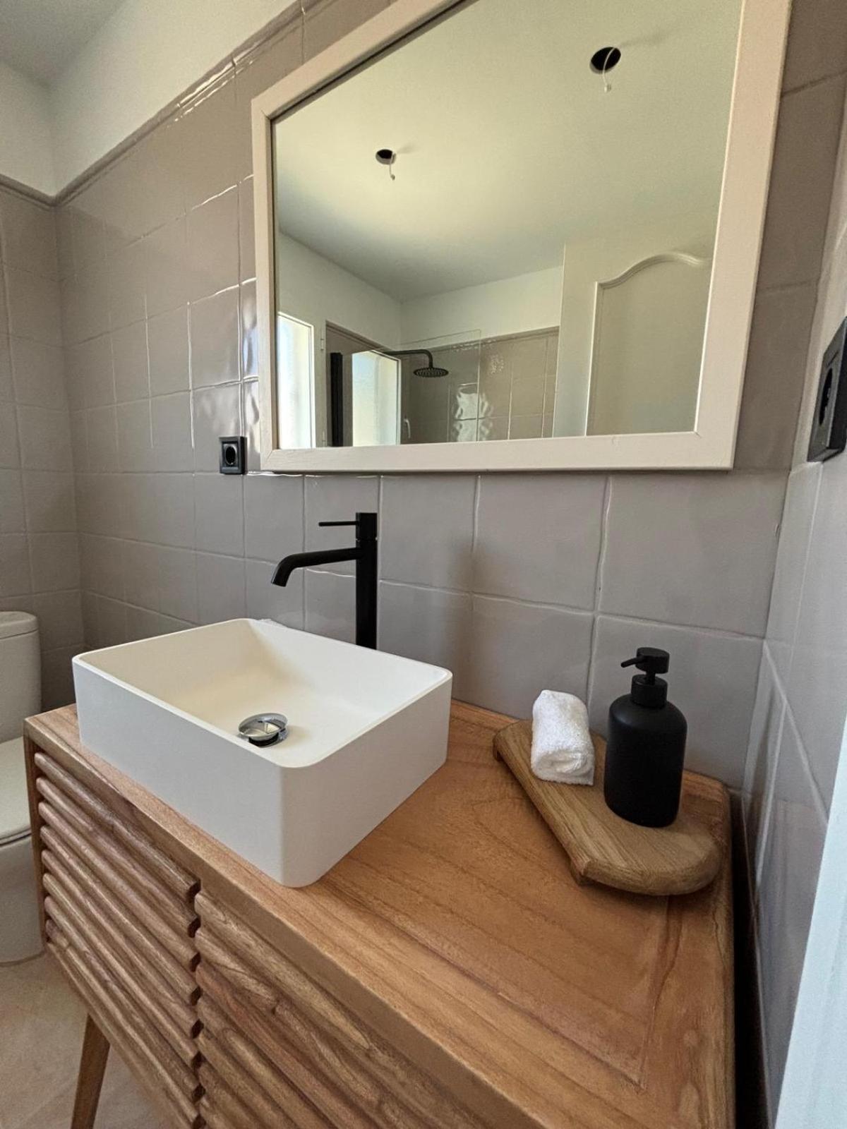 Apartamentos Ses Veles Cala Llonga  Rum bild