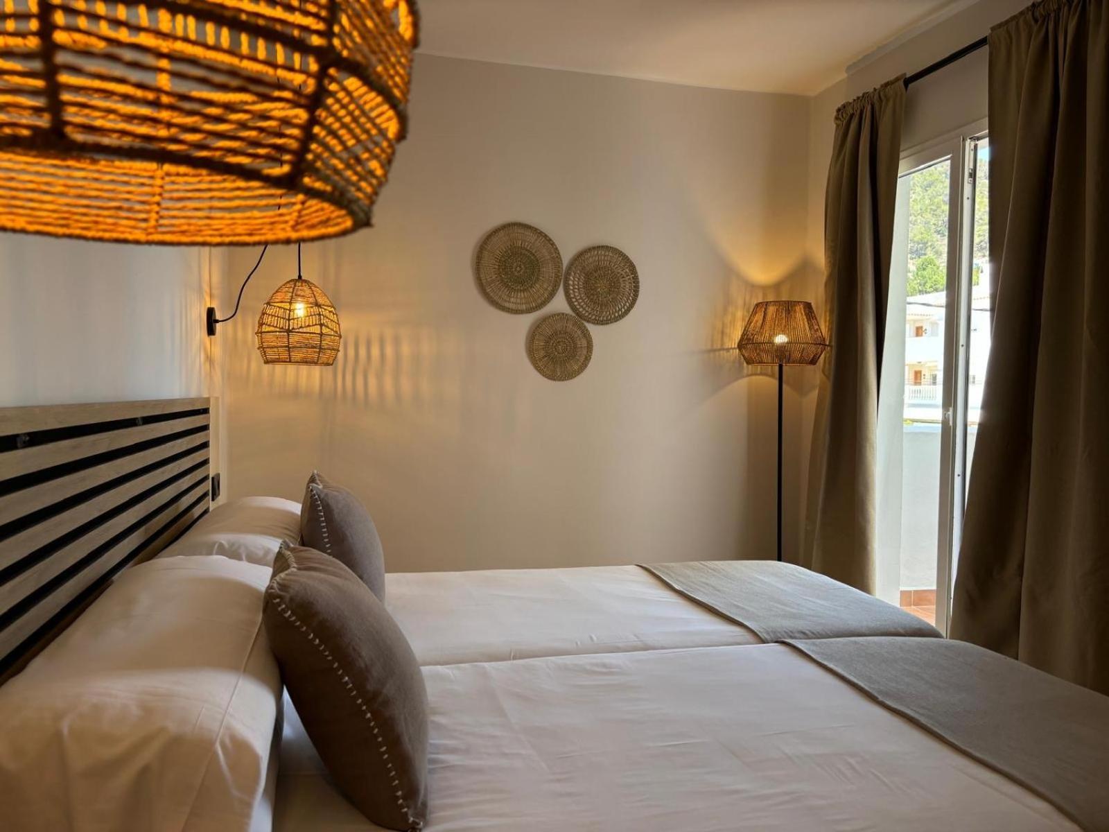 Apartamentos Ses Veles Cala Llonga  Rum bild