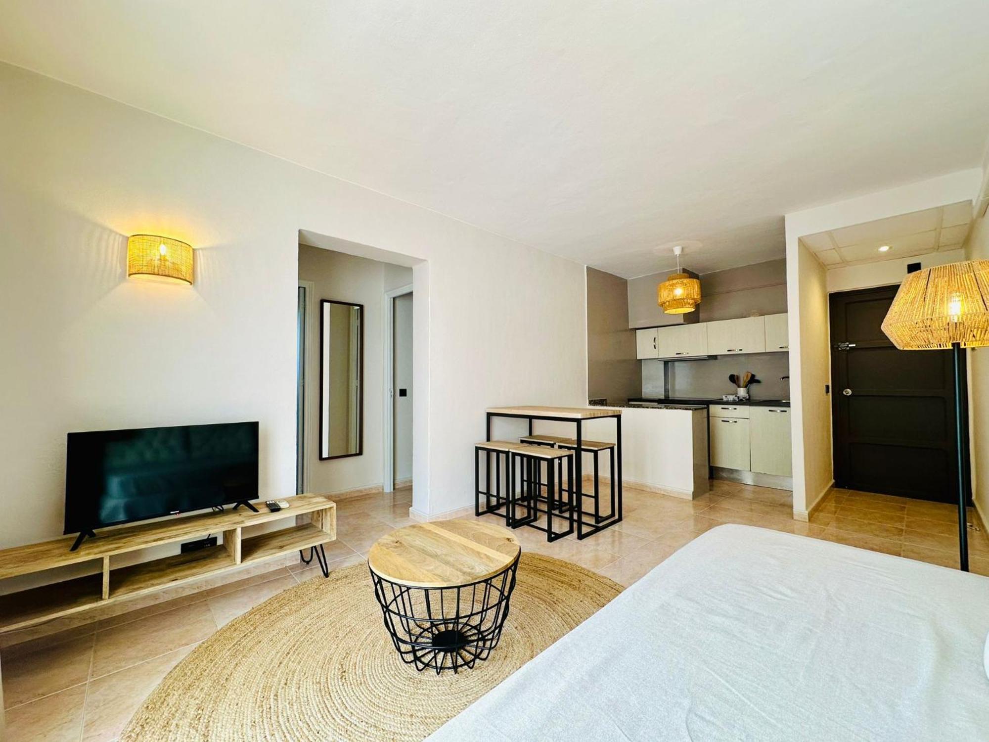Apartamentos Ses Veles Cala Llonga  Exteriör bild