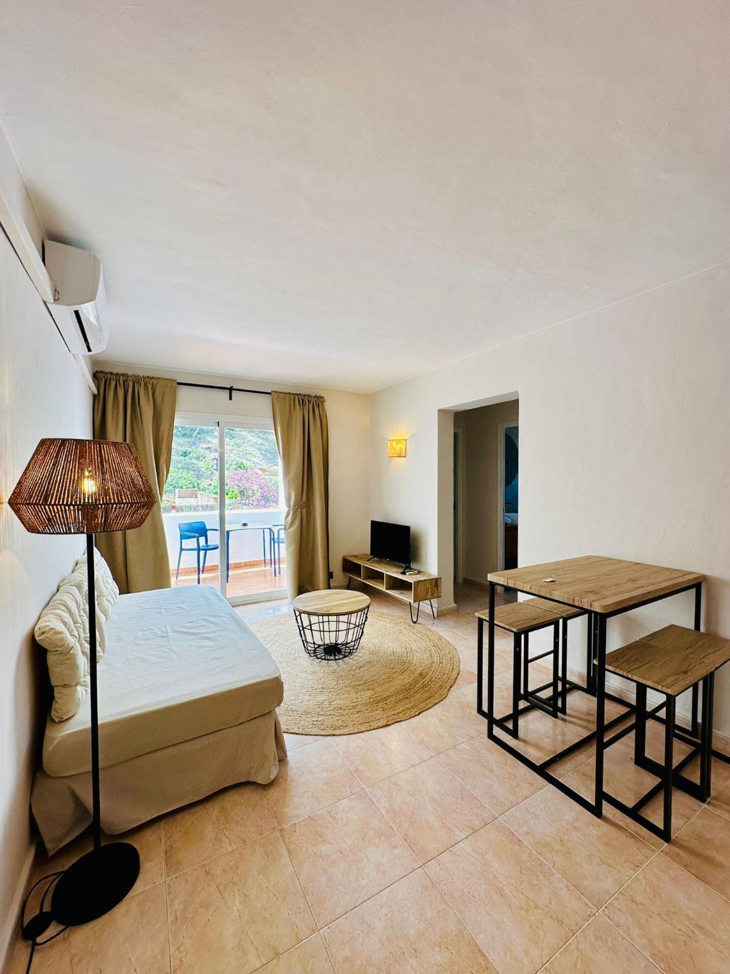 Apartamentos Ses Veles Cala Llonga  Exteriör bild