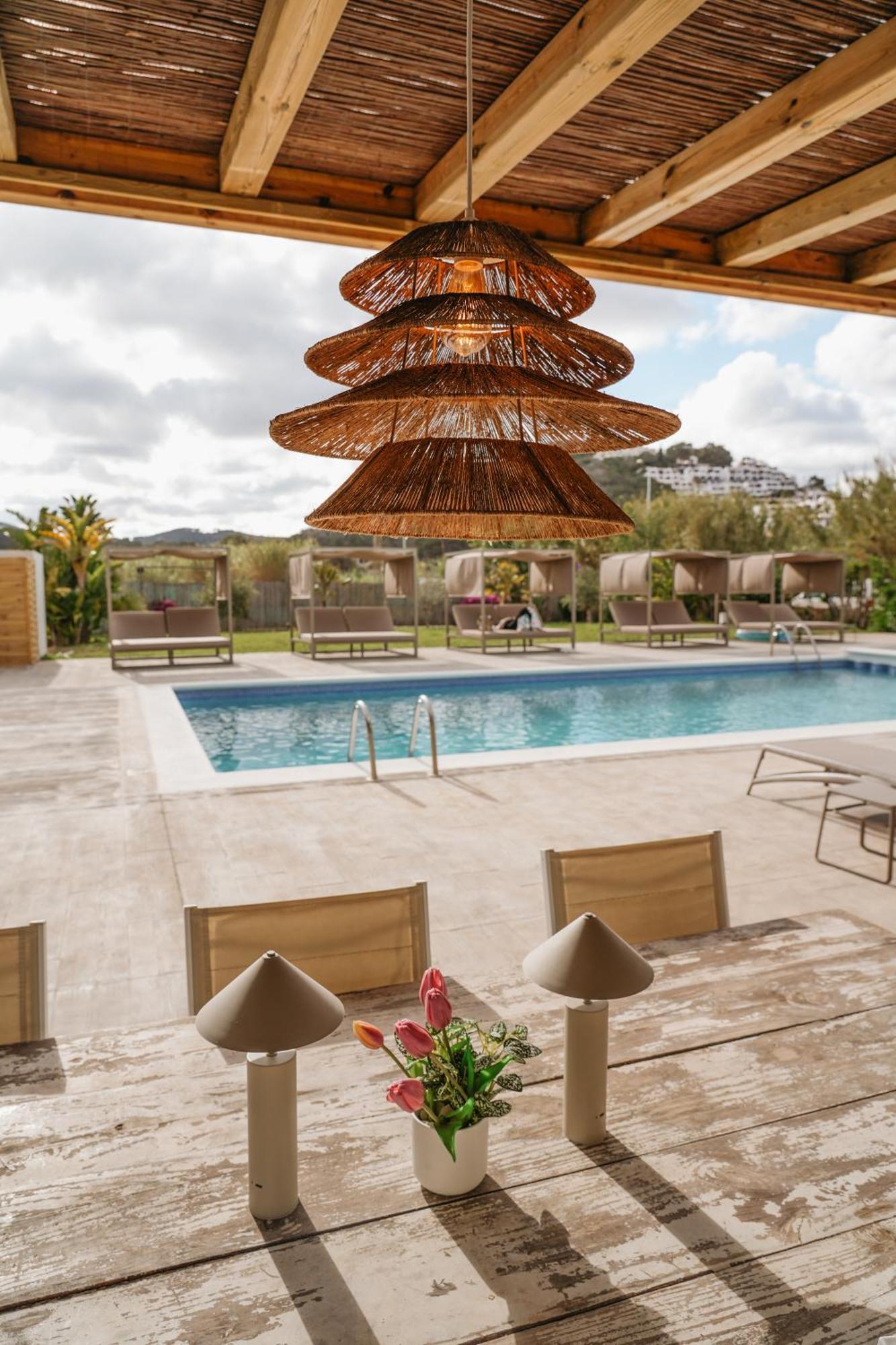 Apartamentos Ses Veles Cala Llonga  Exteriör bild