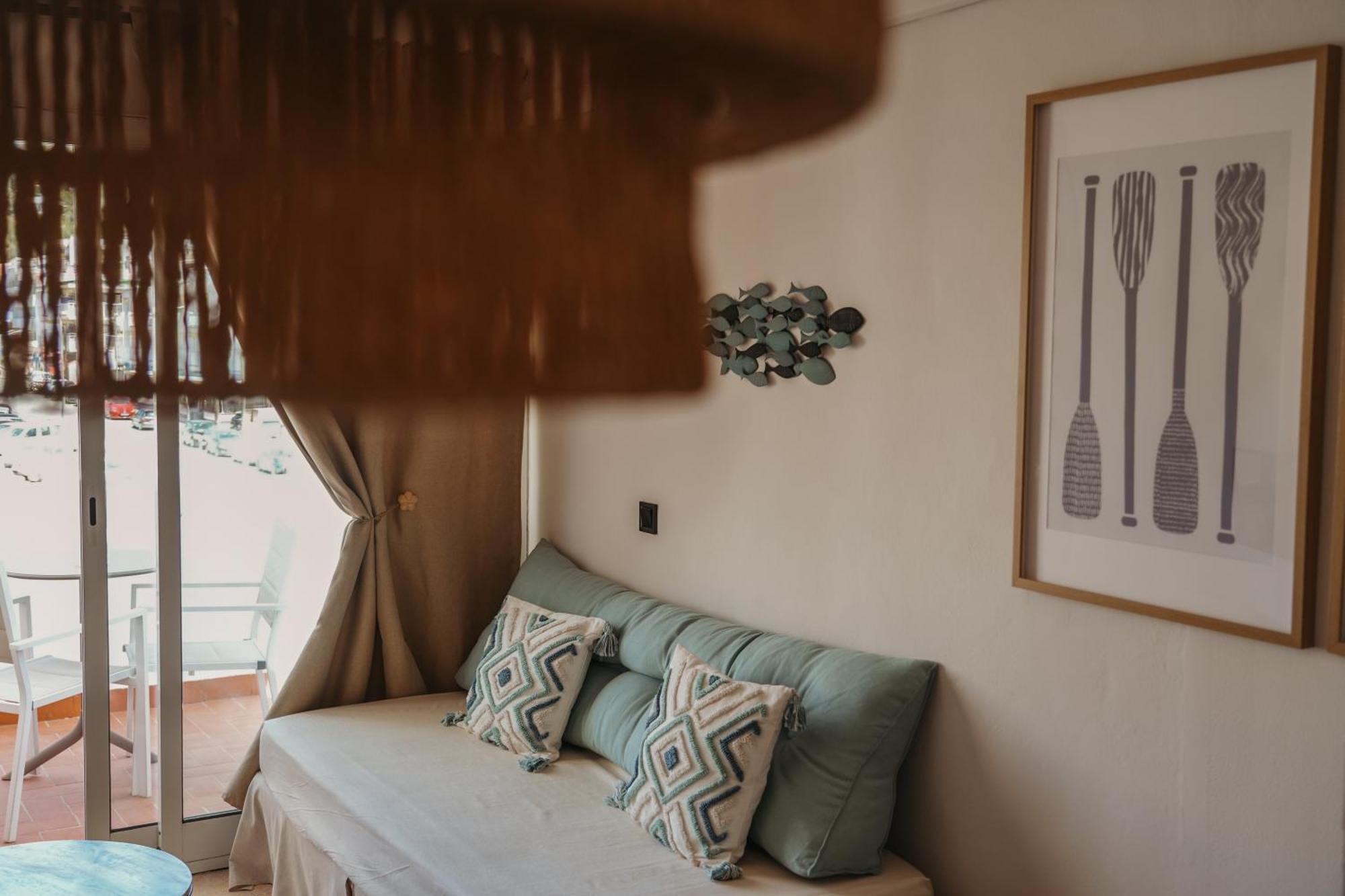 Apartamentos Ses Veles Cala Llonga  Exteriör bild