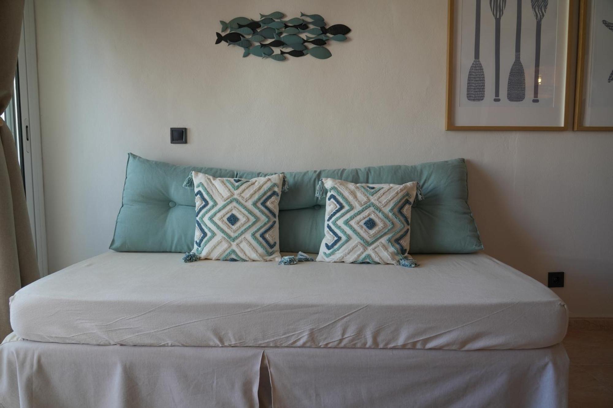Apartamentos Ses Veles Cala Llonga  Exteriör bild