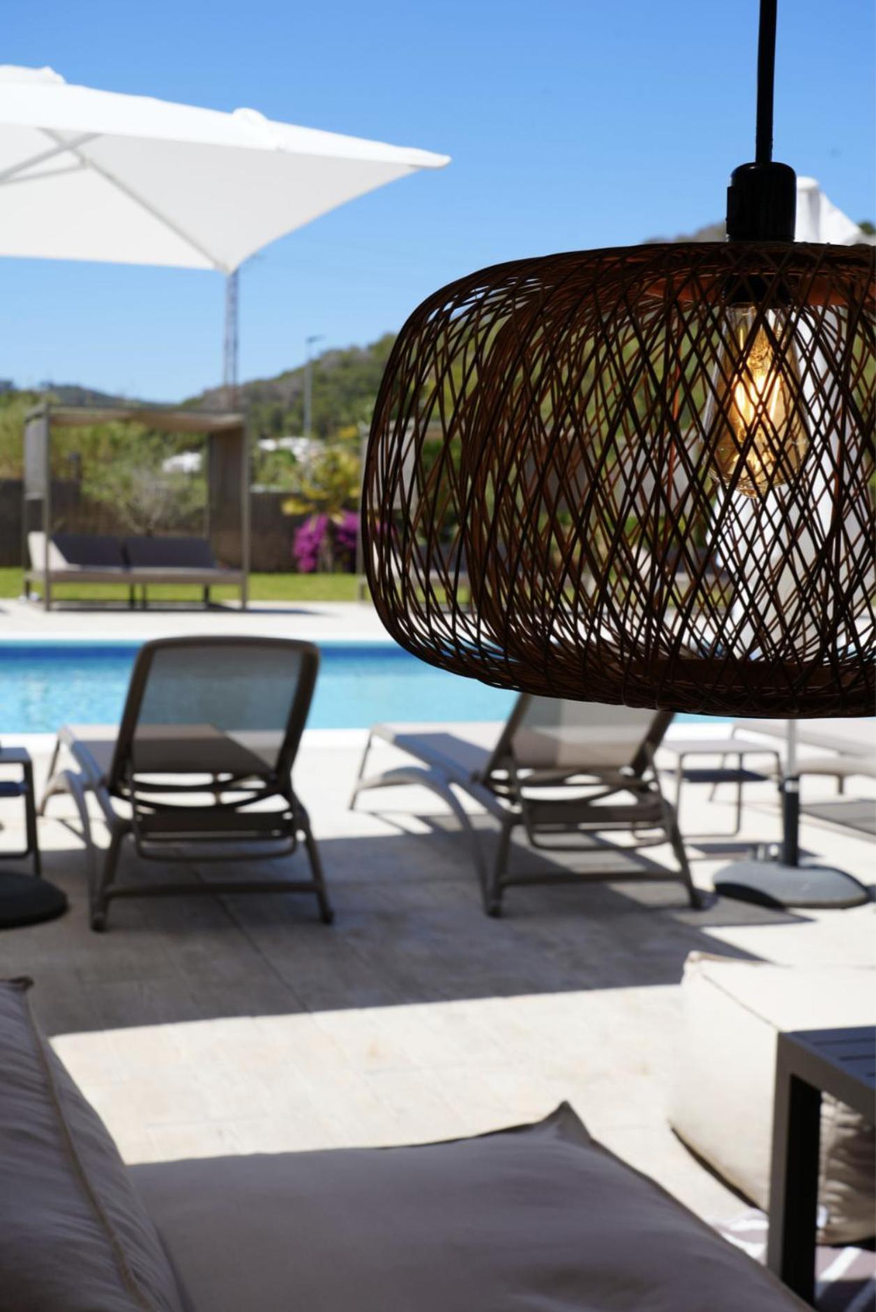 Apartamentos Ses Veles Cala Llonga  Exteriör bild