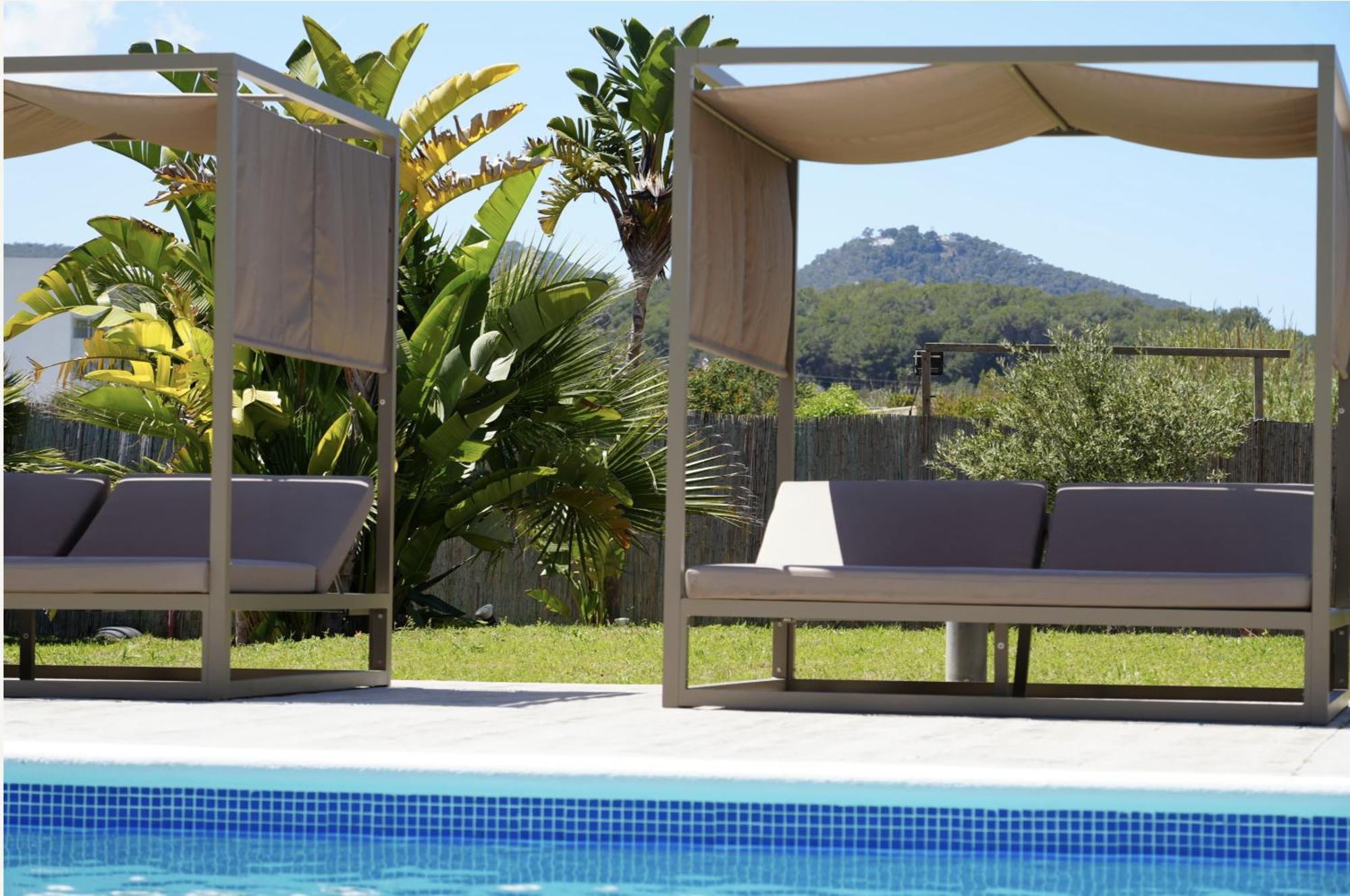 Apartamentos Ses Veles Cala Llonga  Exteriör bild