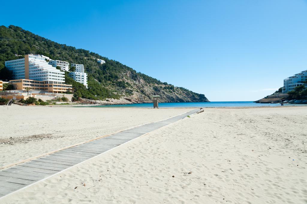 Apartamentos Ses Veles Cala Llonga  Exteriör bild