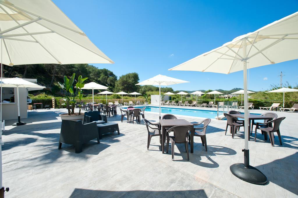 Apartamentos Ses Veles Cala Llonga  Exteriör bild