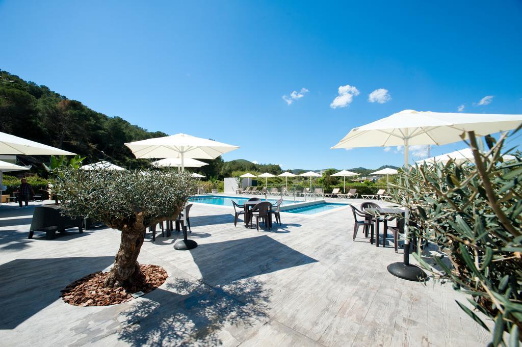 Apartamentos Ses Veles Cala Llonga  Exteriör bild