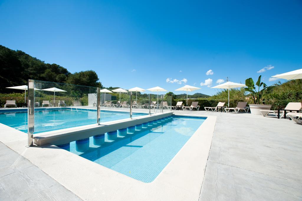 Apartamentos Ses Veles Cala Llonga  Exteriör bild