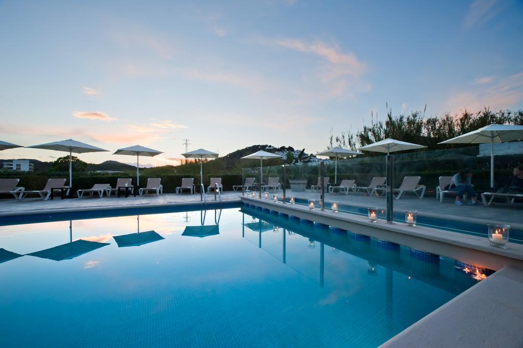 Apartamentos Ses Veles Cala Llonga  Exteriör bild